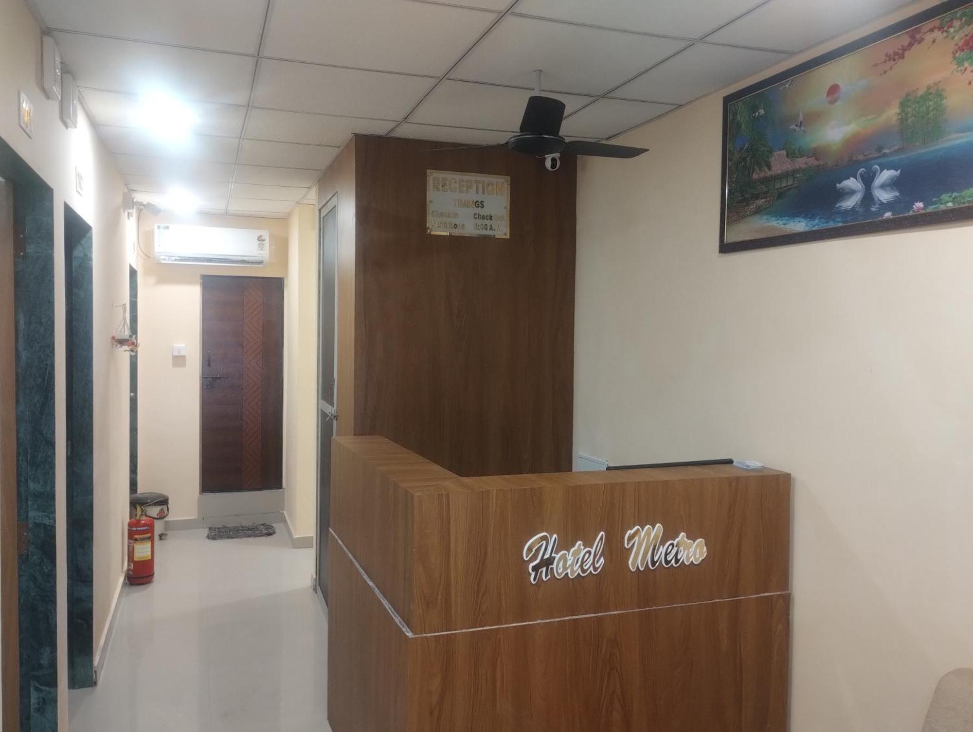Hotel Metro Althan Surat Exterior photo